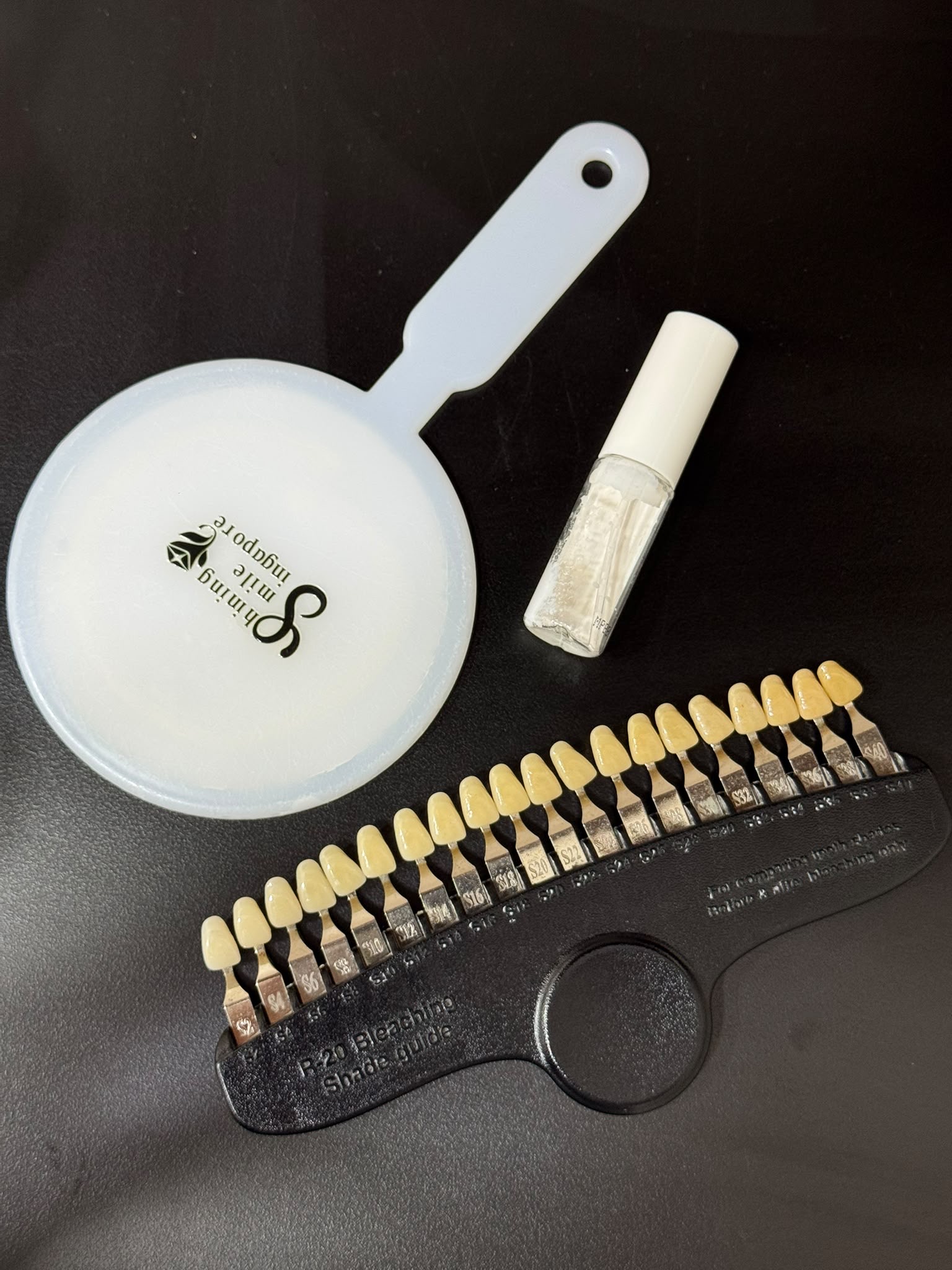 Shining Smile mirror and tooth shade guide
